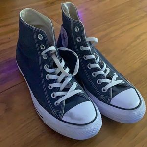 Navy blue converse